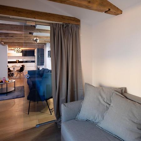 Merkela Loft Apartment Beside Vermanes Park Рига Екстер'єр фото