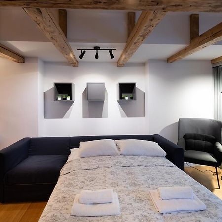 Merkela Loft Apartment Beside Vermanes Park Рига Екстер'єр фото