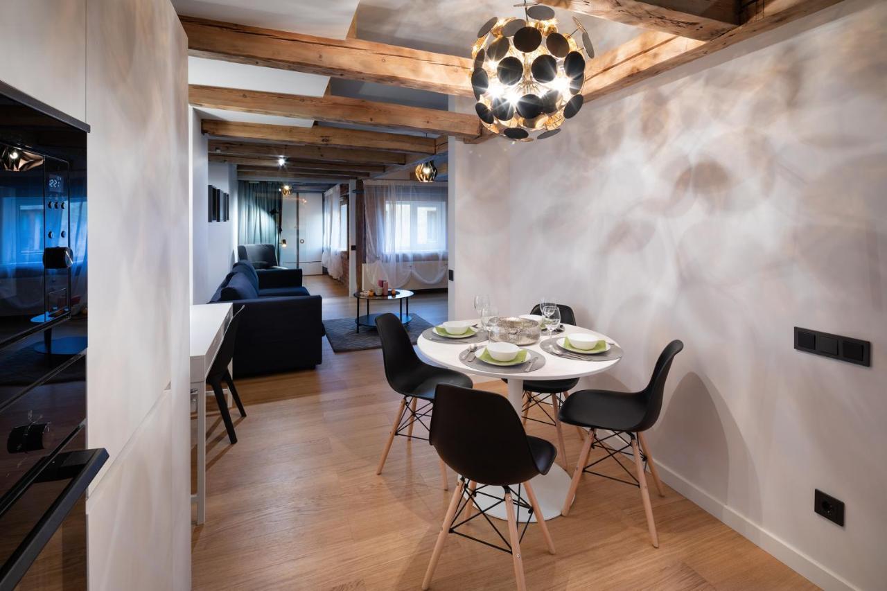 Merkela Loft Apartment Beside Vermanes Park Рига Екстер'єр фото