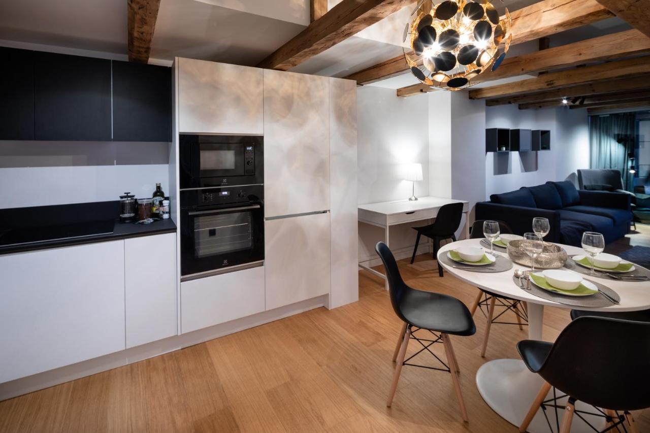 Merkela Loft Apartment Beside Vermanes Park Рига Екстер'єр фото