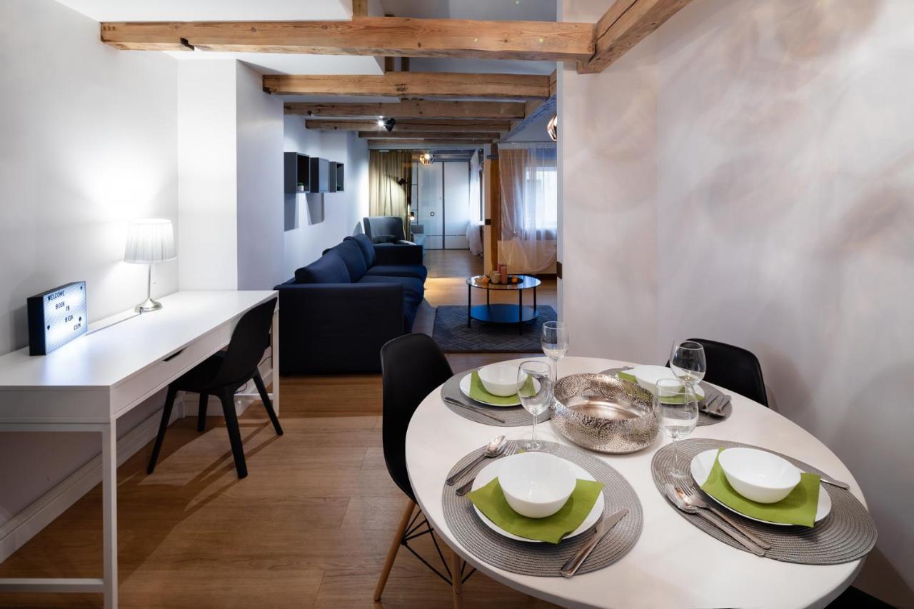 Merkela Loft Apartment Beside Vermanes Park Рига Екстер'єр фото